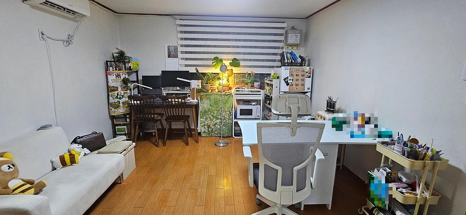 Room image0