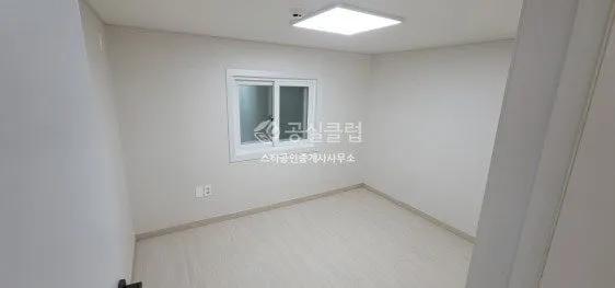 Room image 3