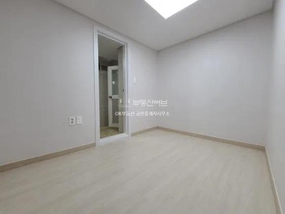 Room image 4