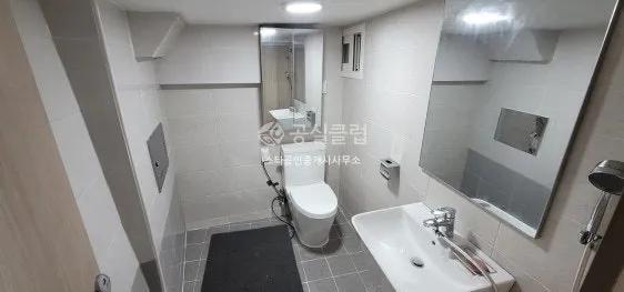 Room image 19