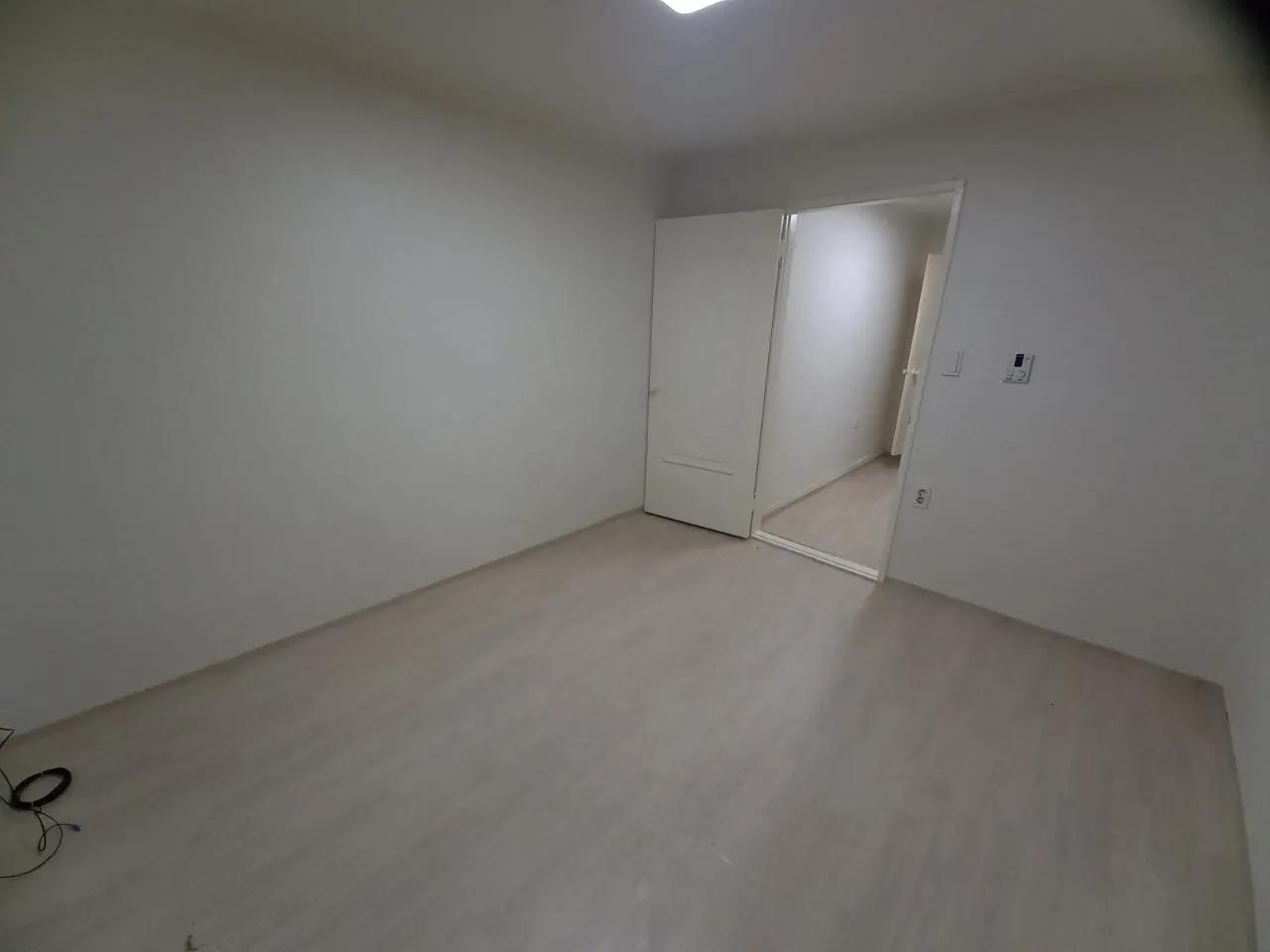 Room image 3