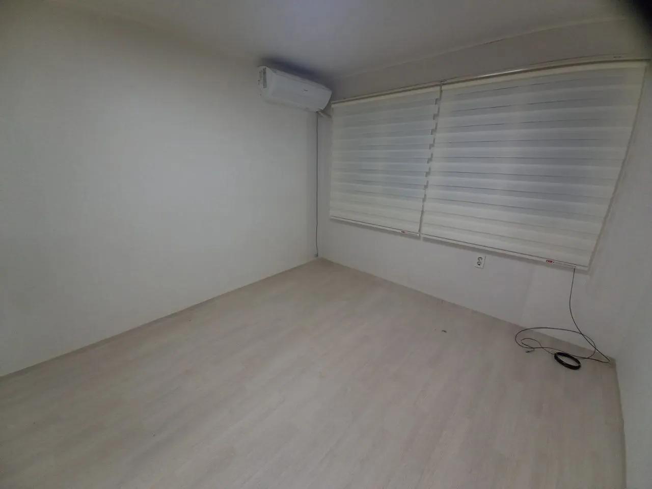 Room image 4