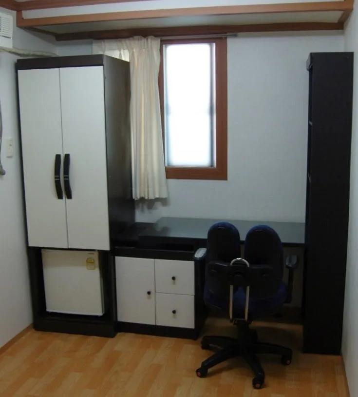 Room image 3