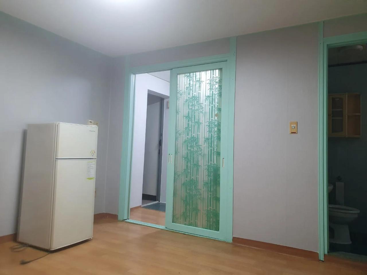 Room image 3