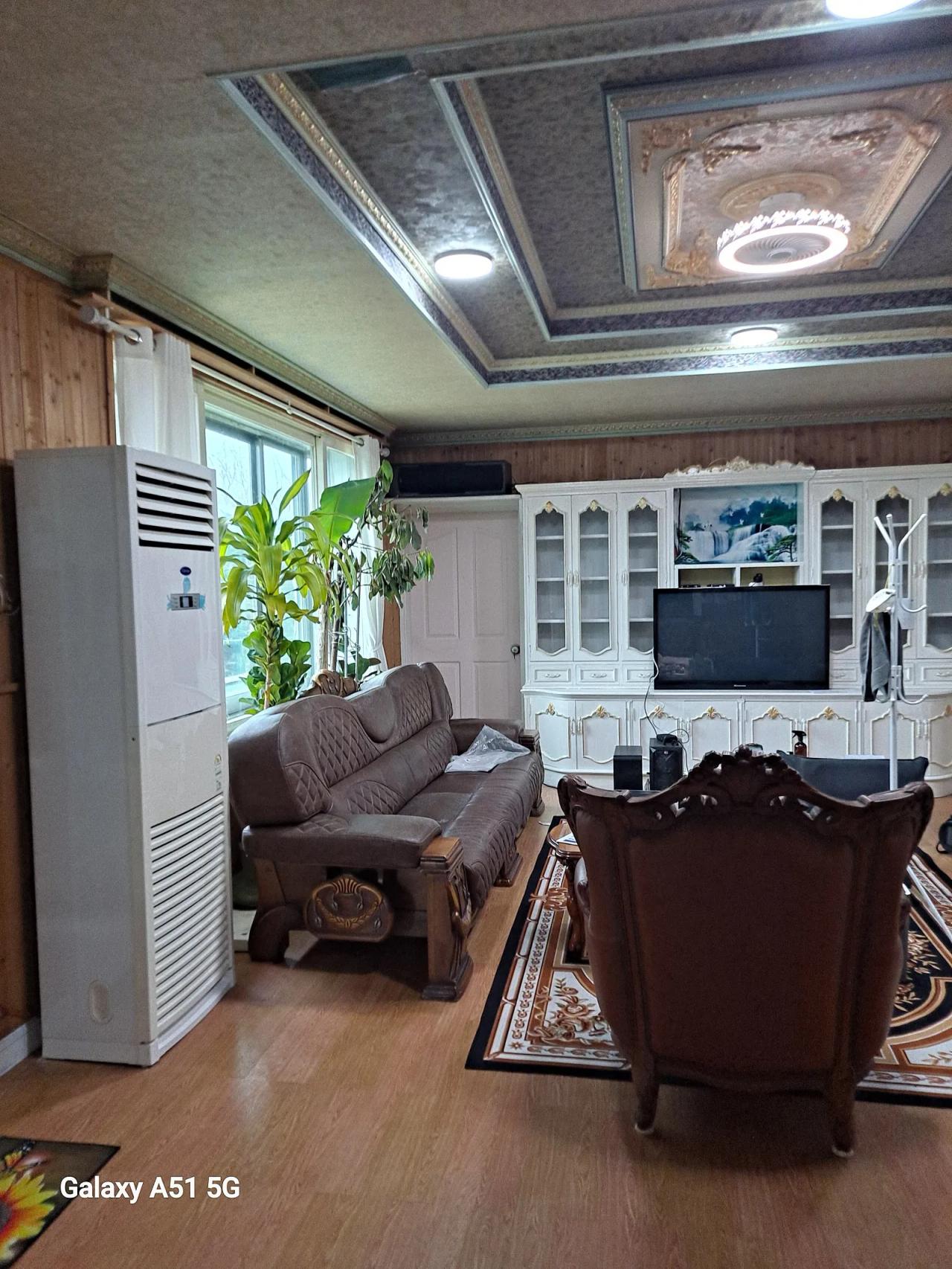 Room image 10