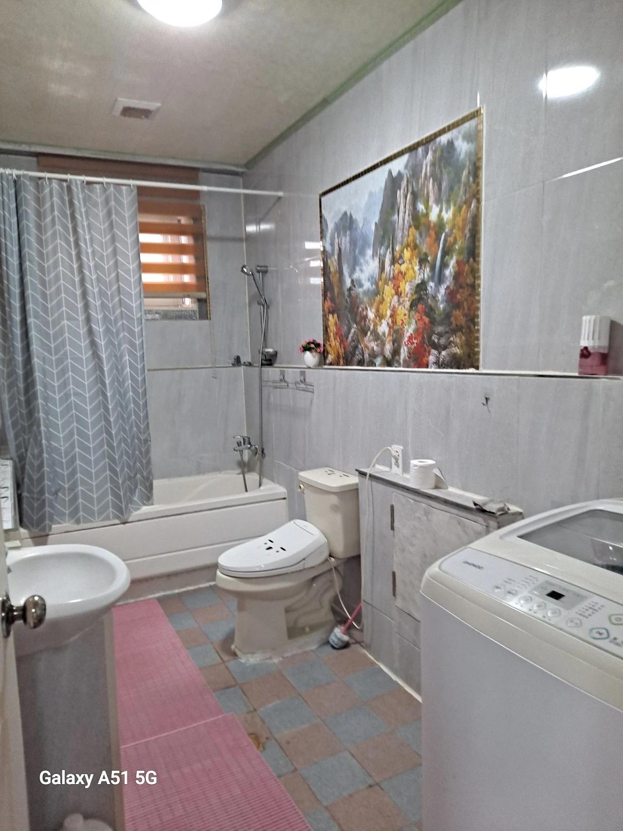 Room image 15