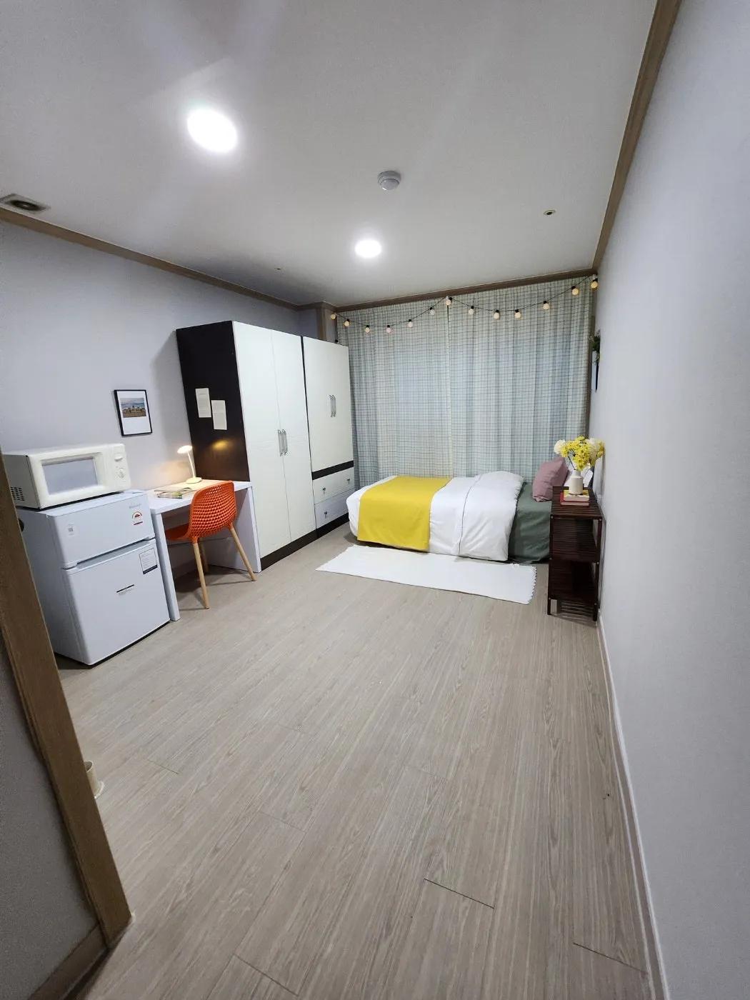 Room image 6