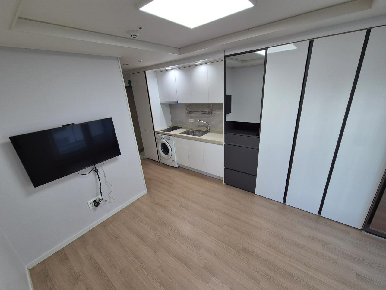 Room image 8