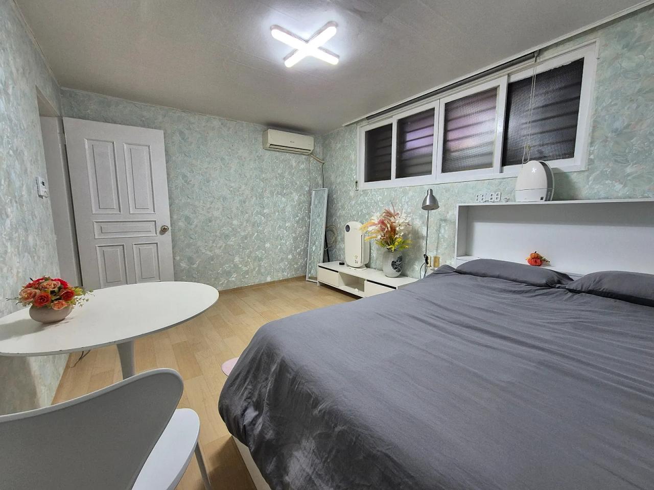 Room image 4