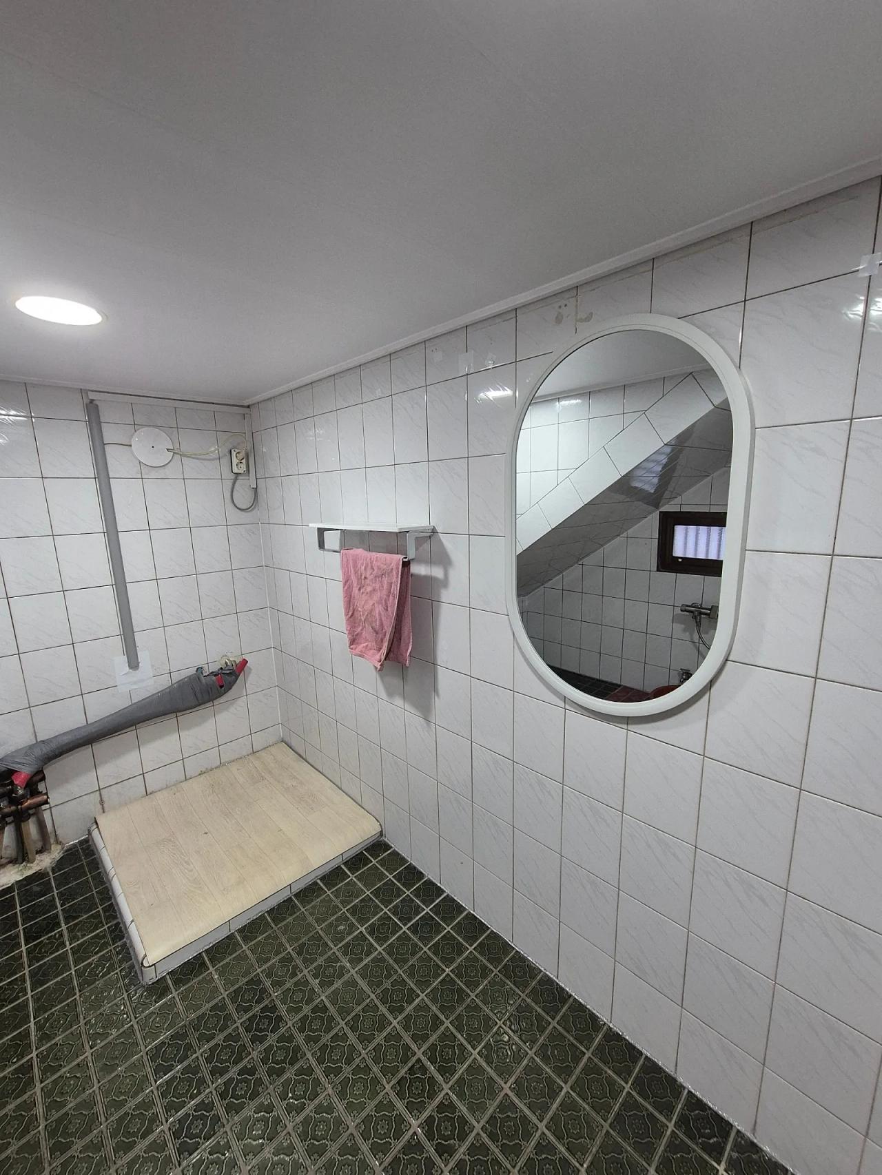 Room image 8