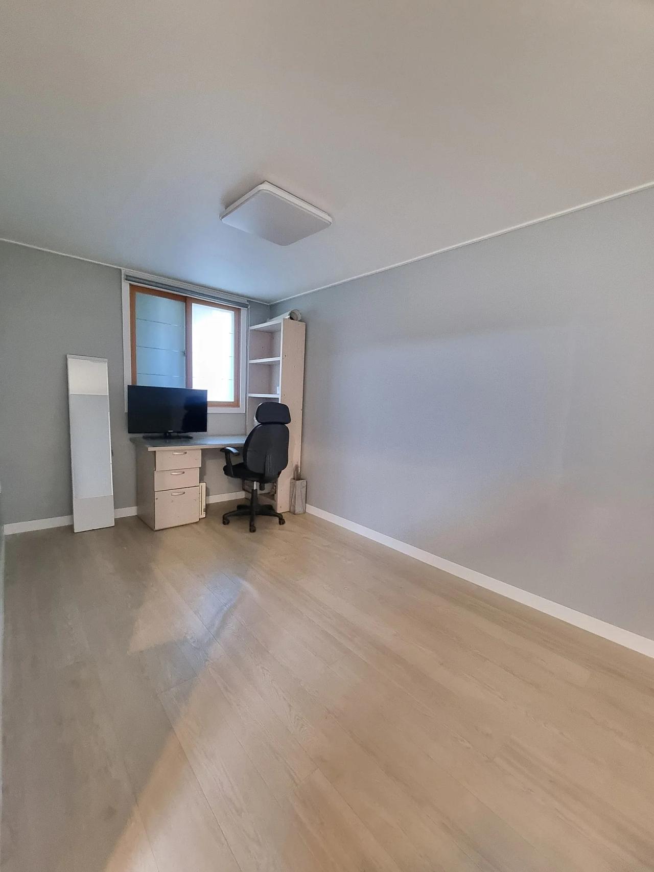 Room image 6