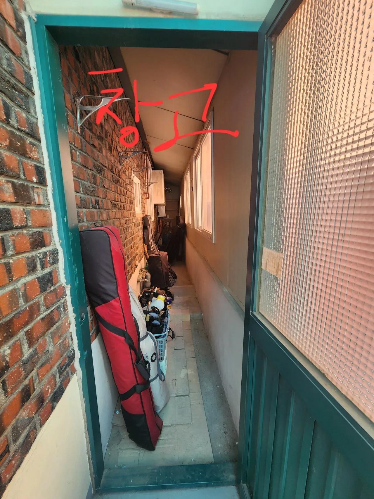 Room image 8