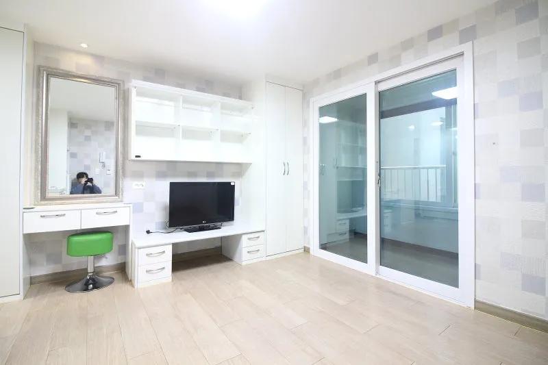 Room image 3