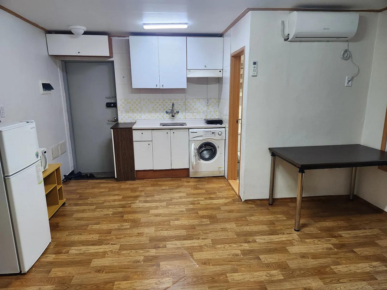 Room image 12