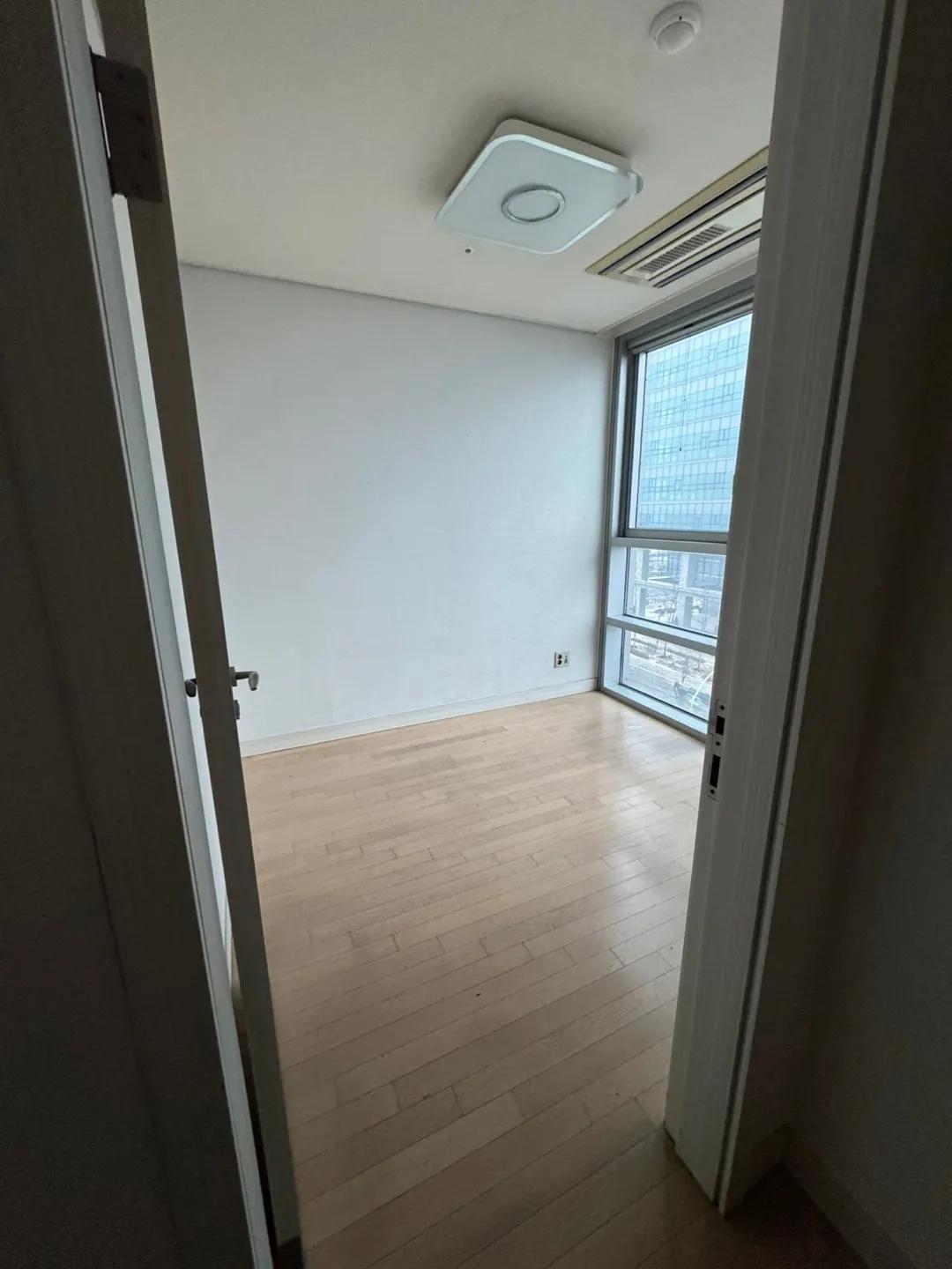 Room image 2