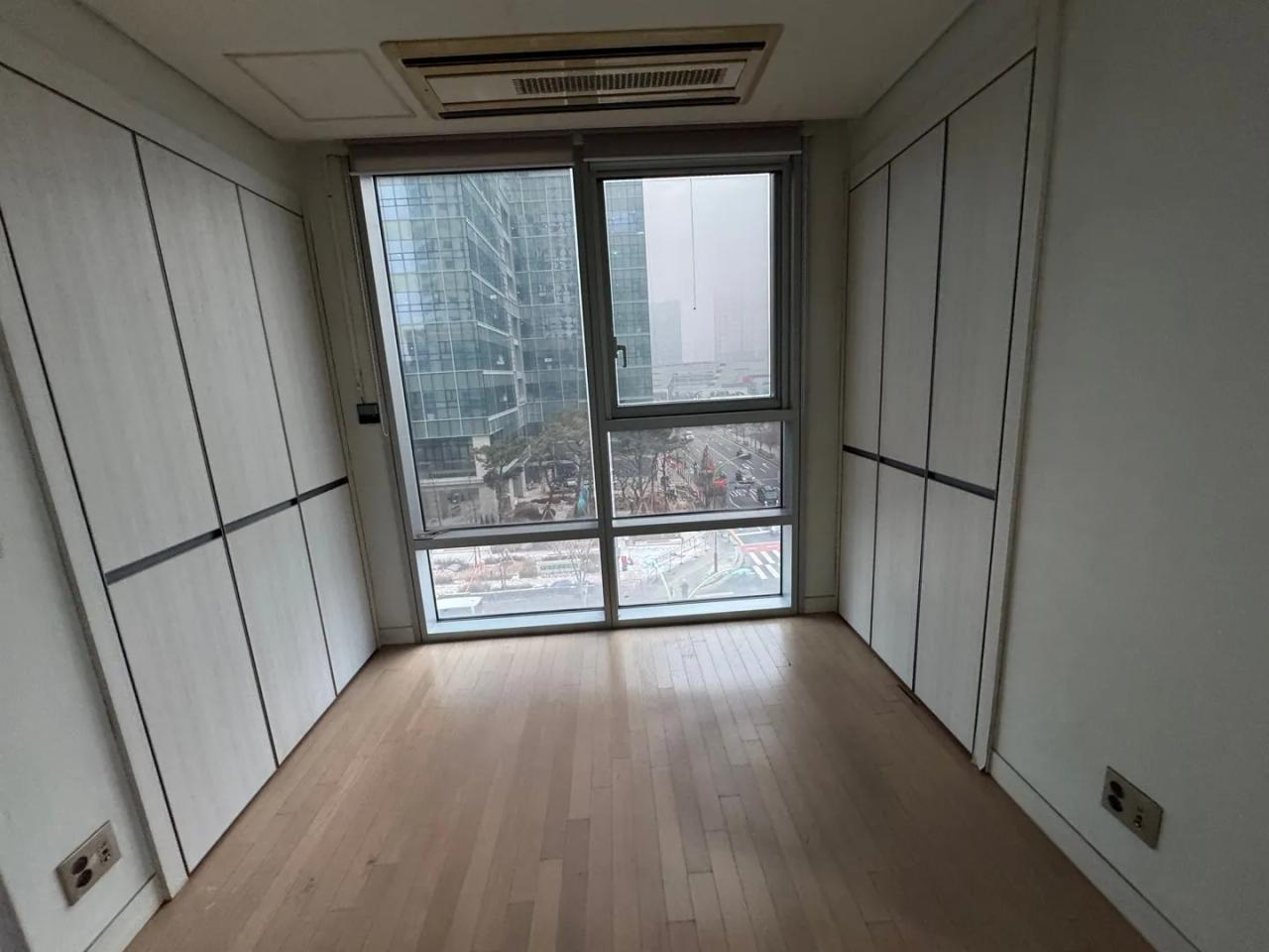 Room image 3