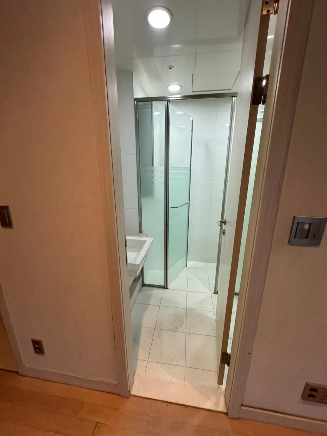Room image 16