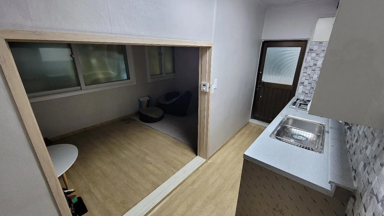Room image 3