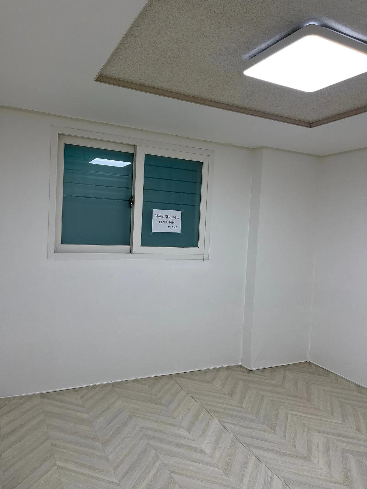 Room image 4