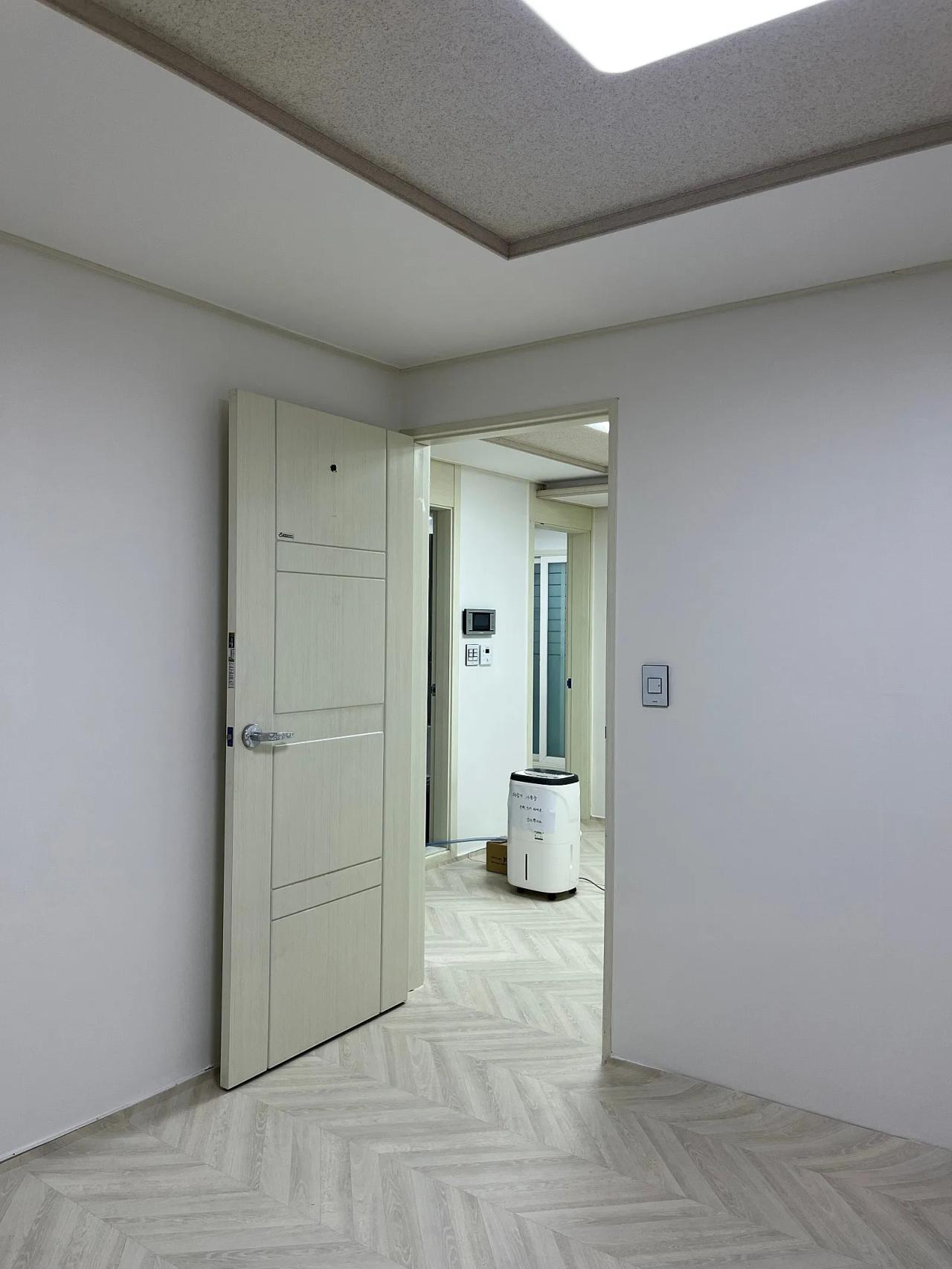 Room image 6