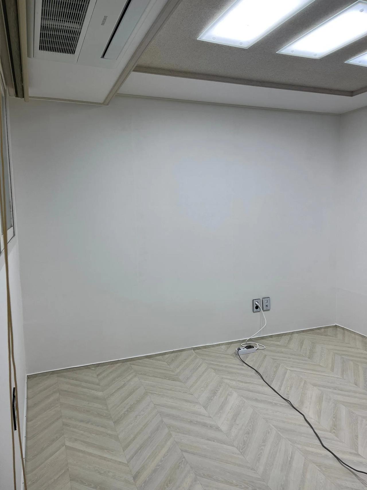 Room image 13