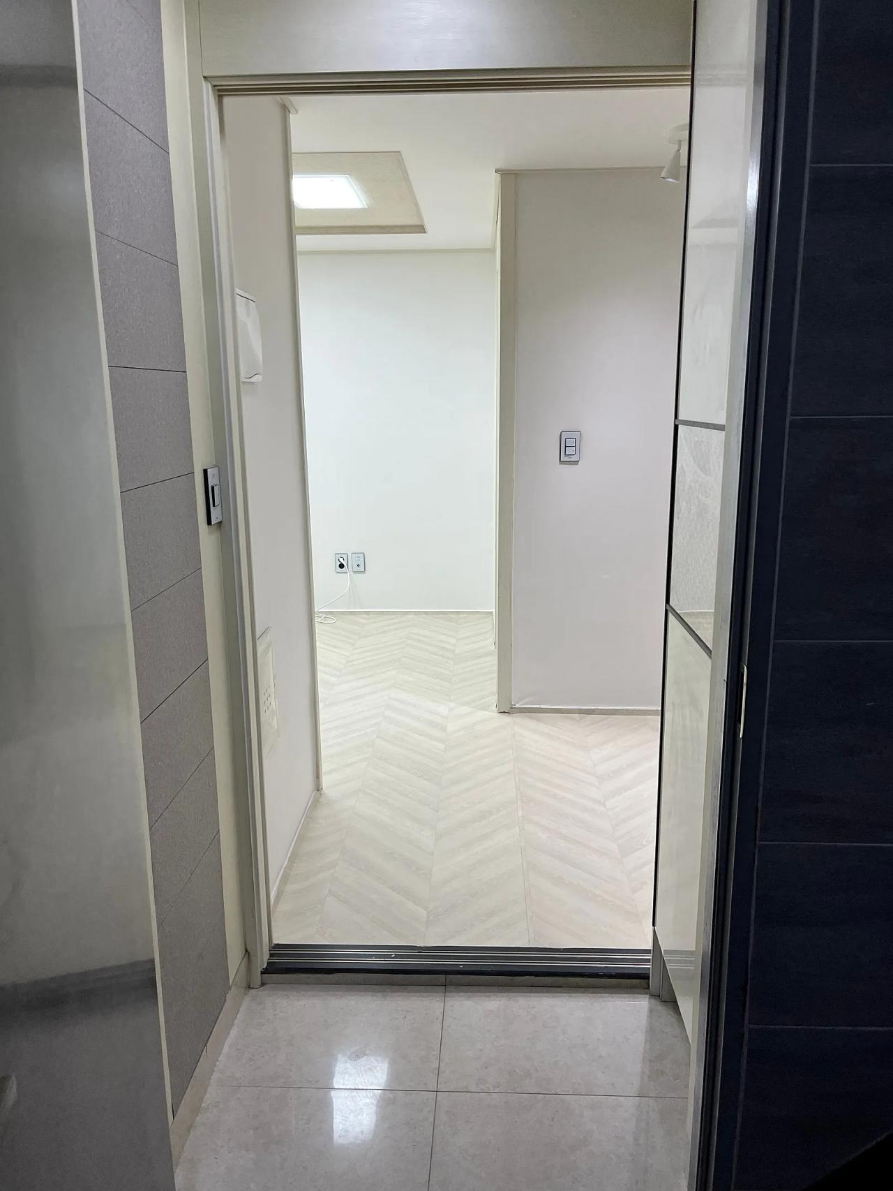 Room image 16