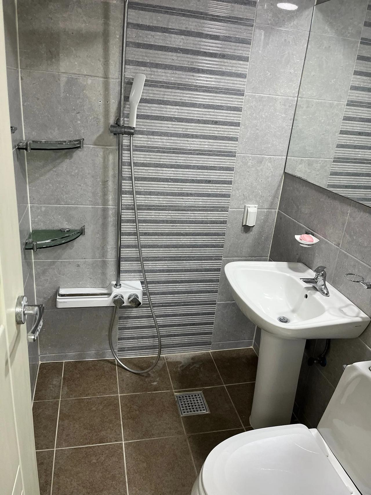 Room image 20