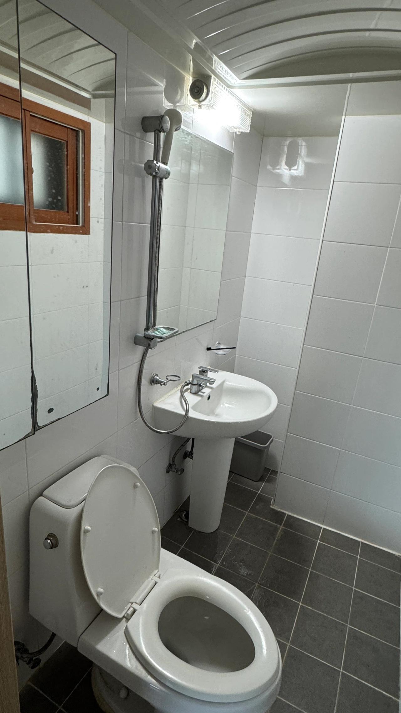 Room image 3