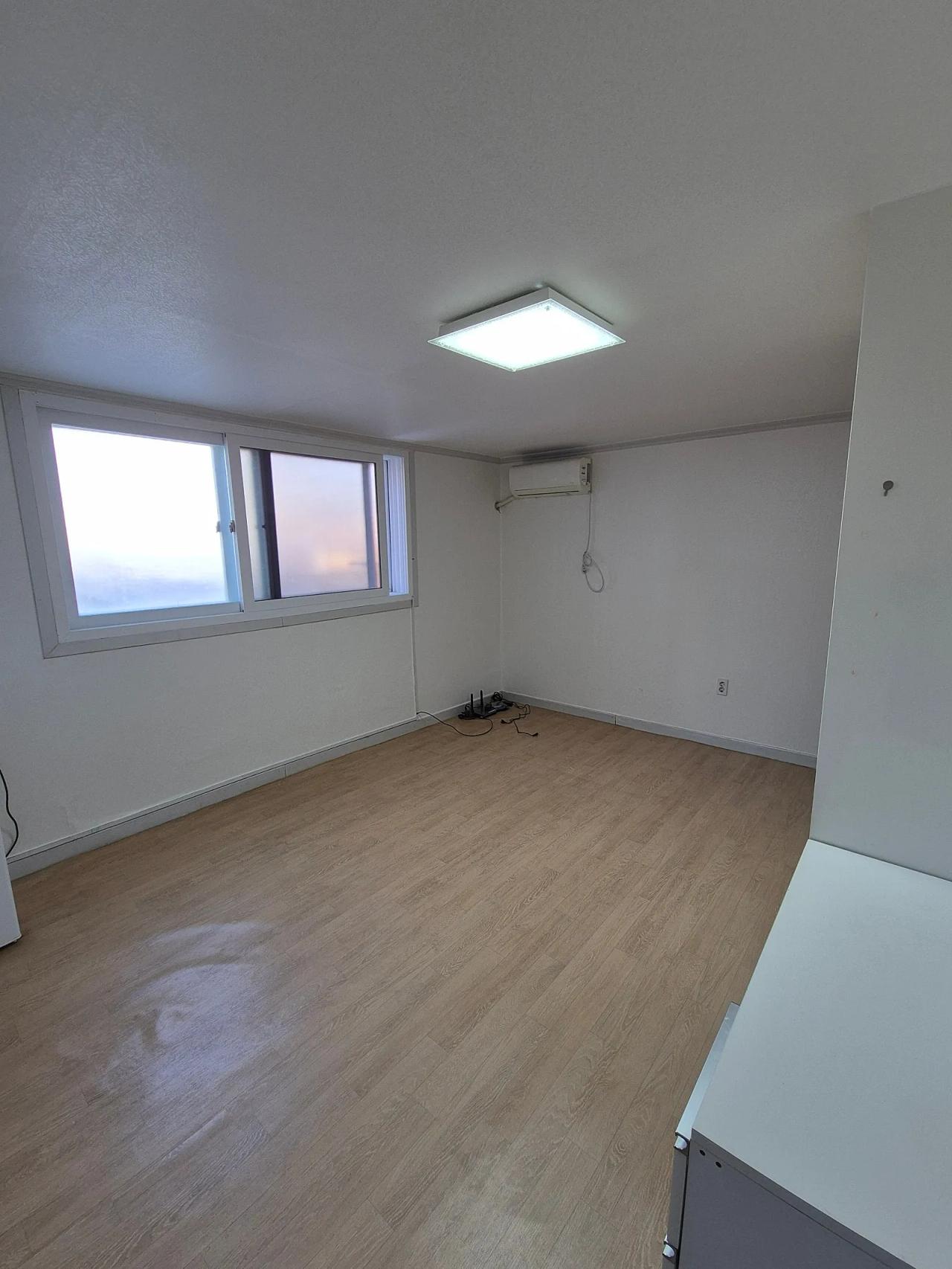 Room image 6