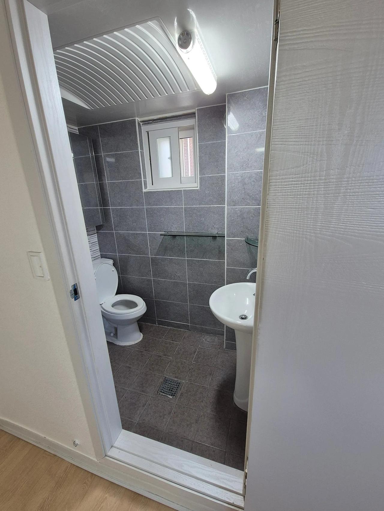 Room image 7