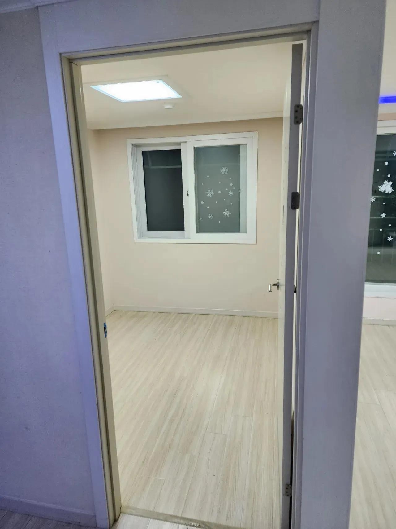 Room image 7