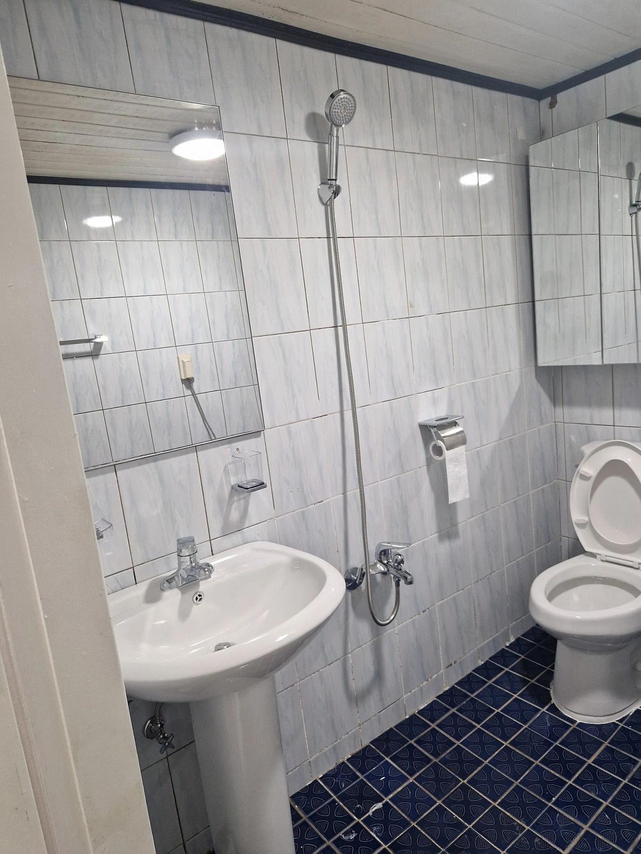 Room image 16