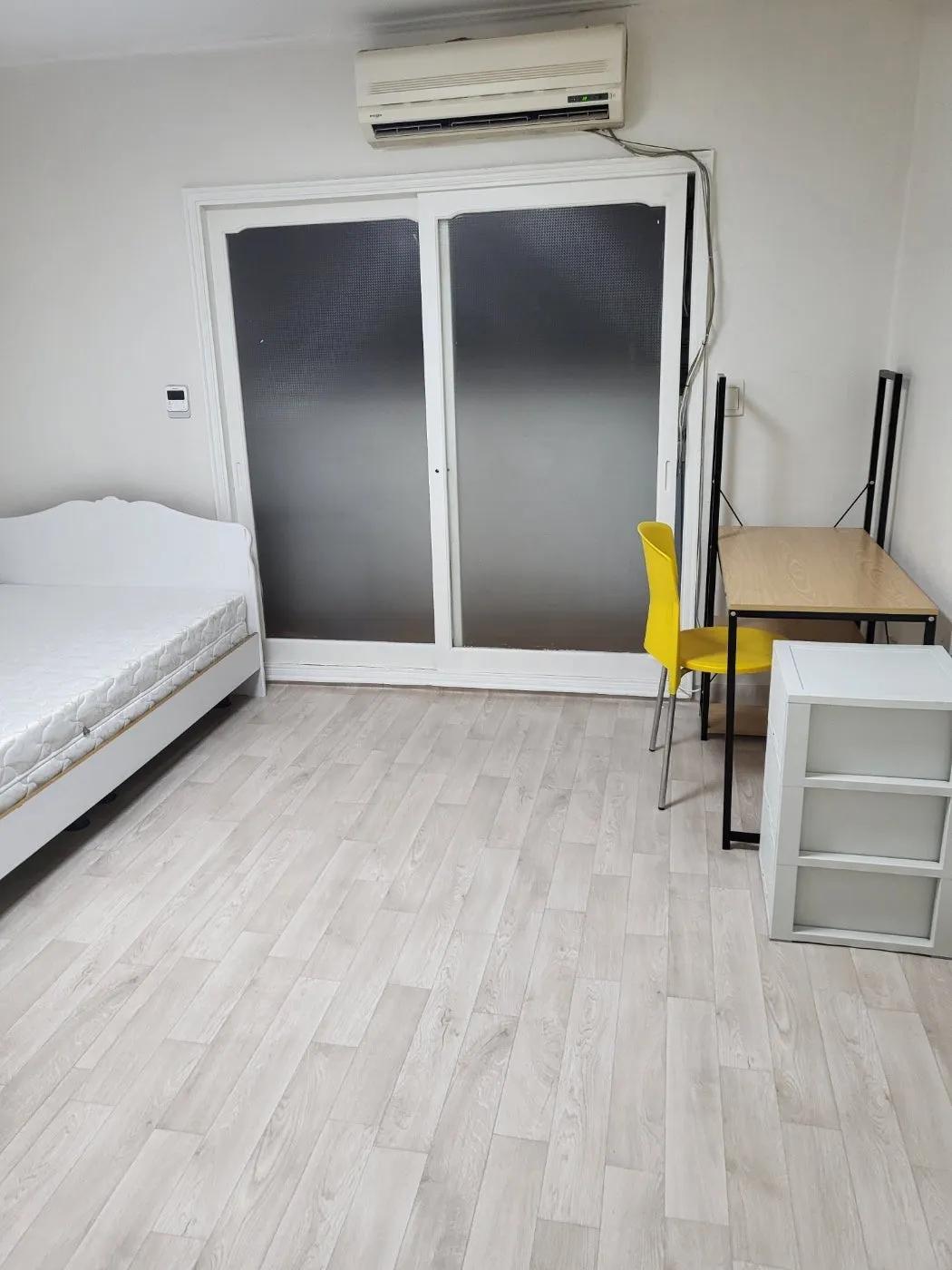 Room image 1