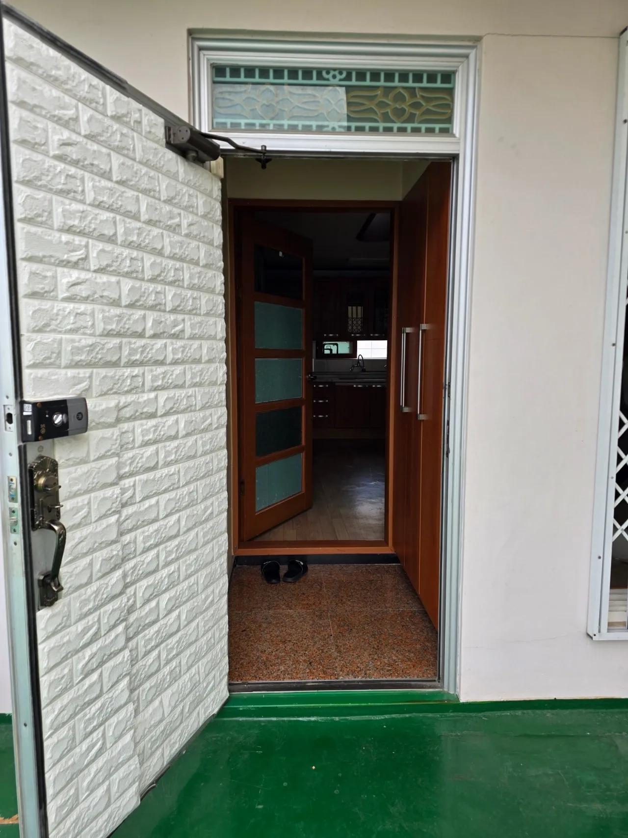 Room image 12