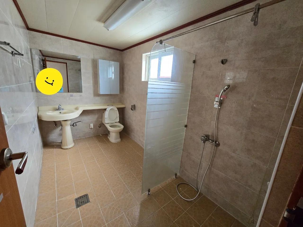 Room image 16