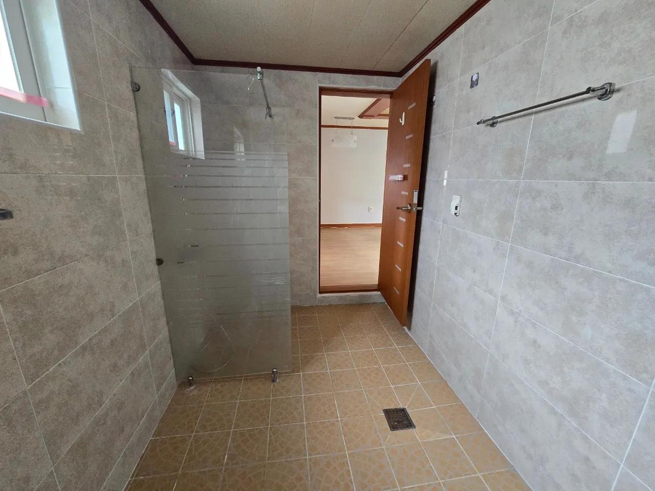 Room image 17