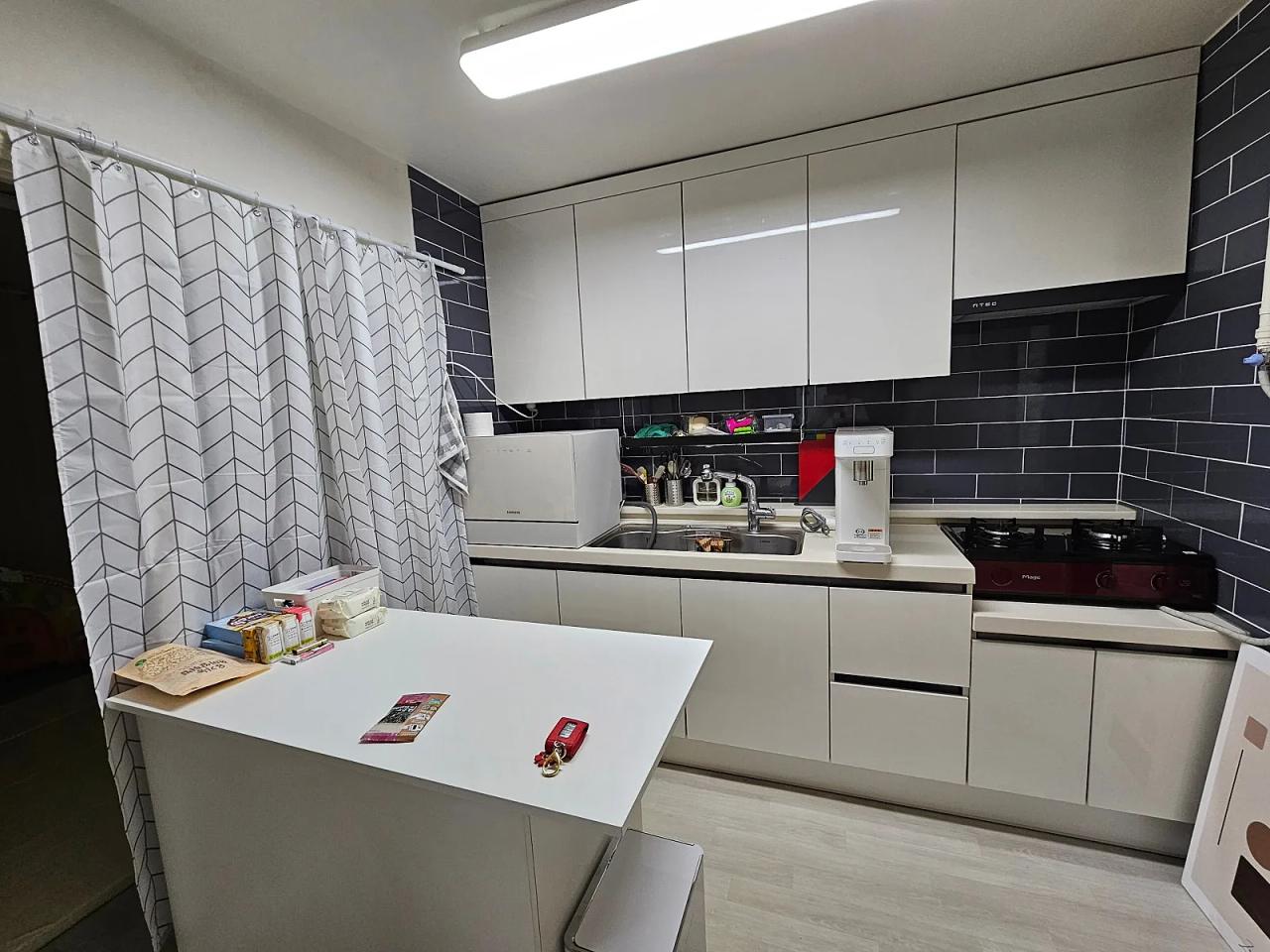 Room image 4