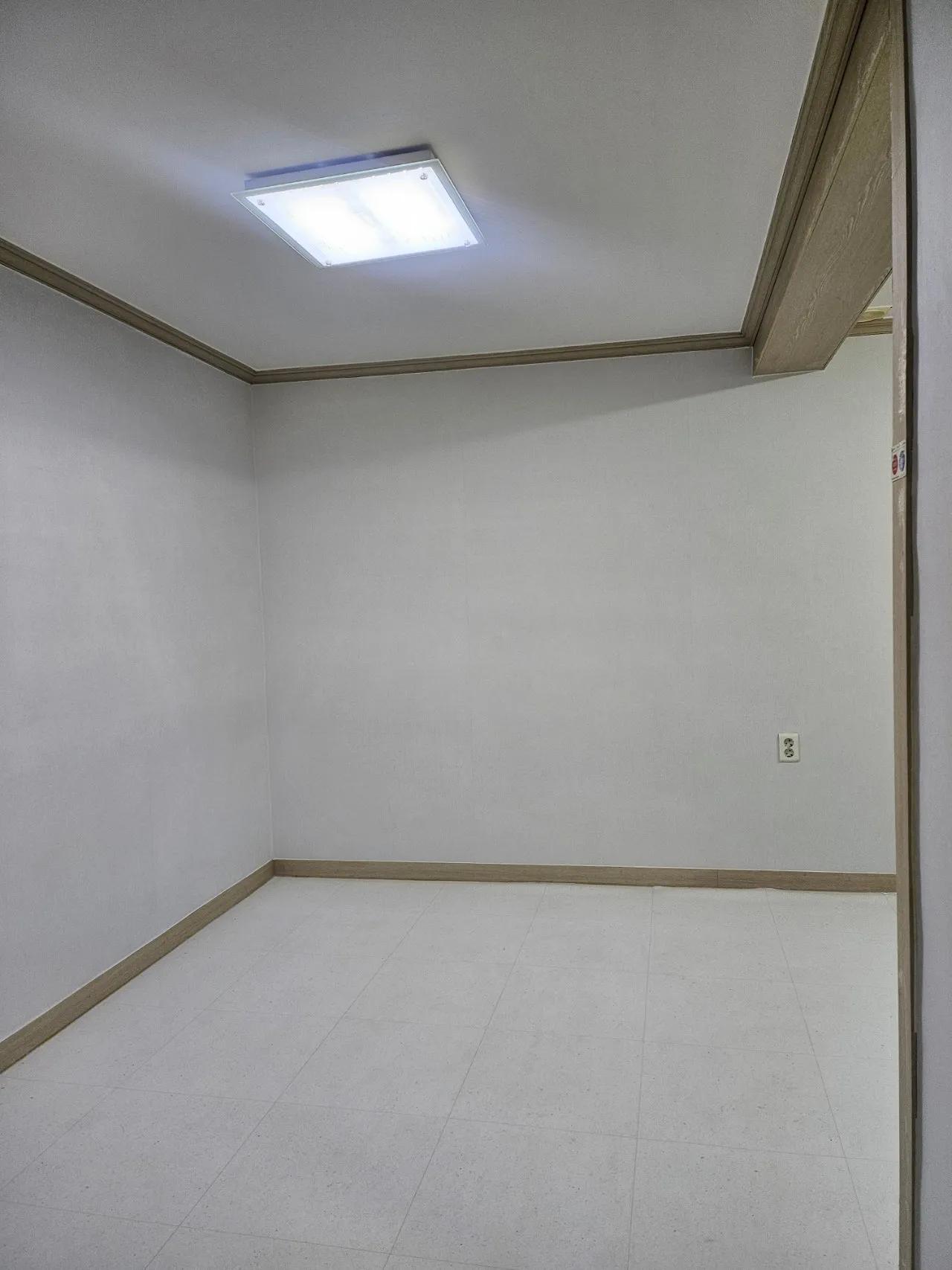 Room image 2