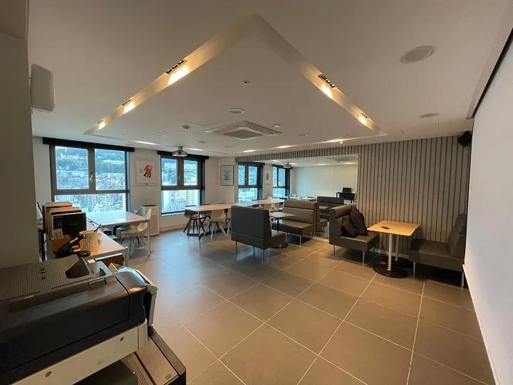Room image 8