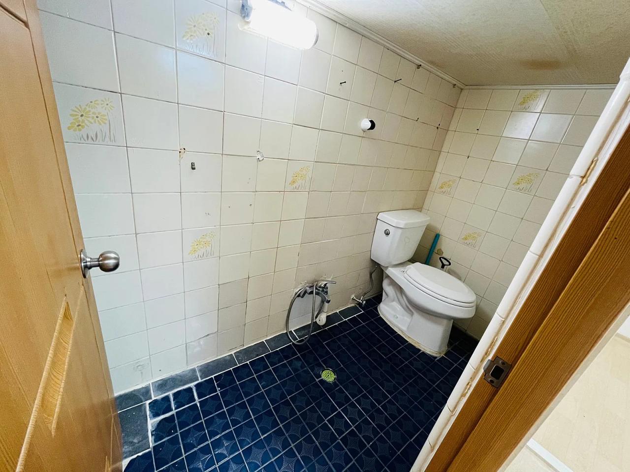 Room image 6