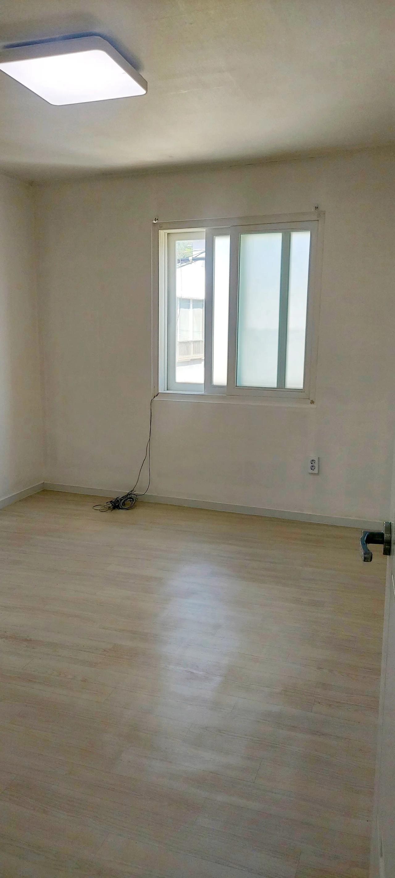 Room image 4
