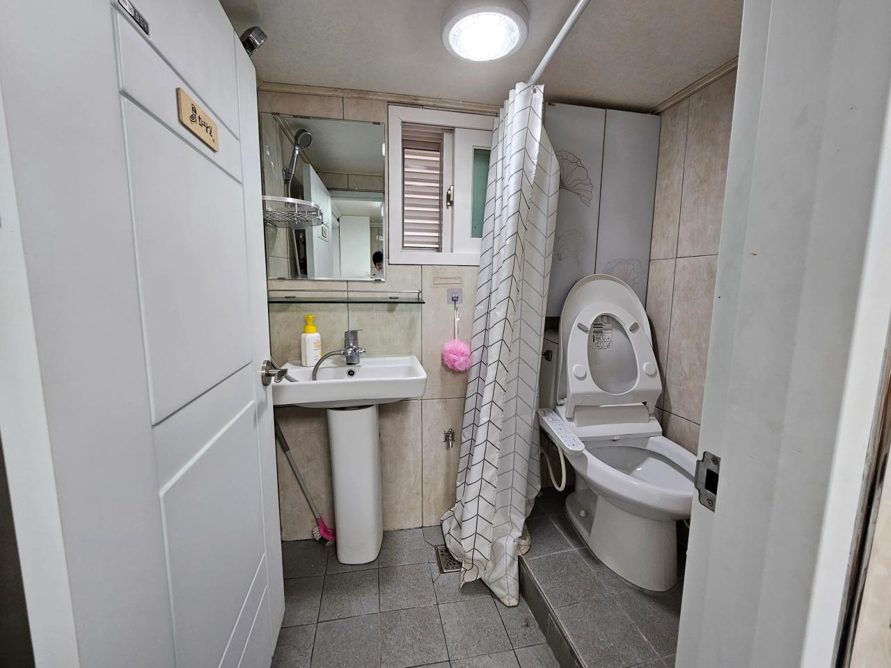 Room image 7