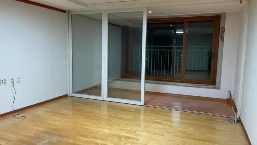 Room image 13