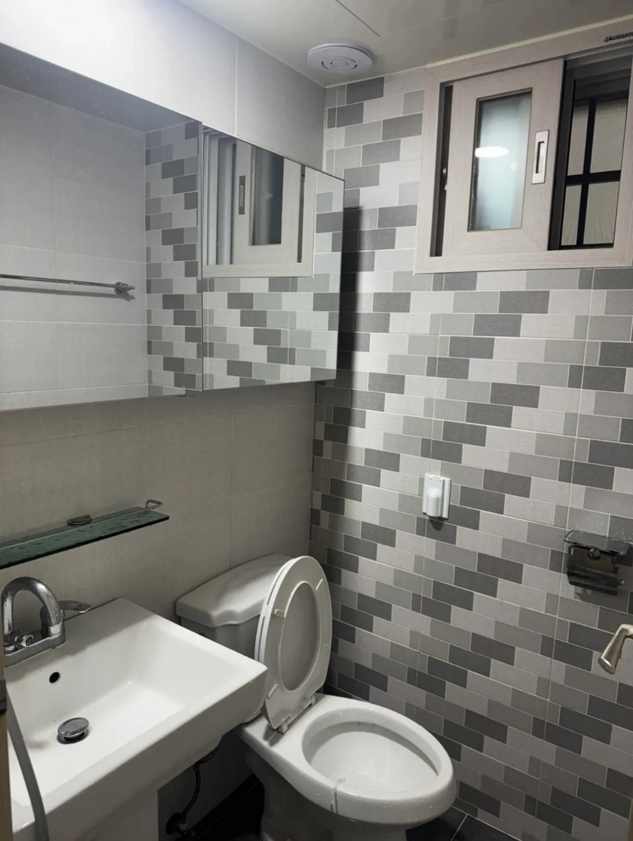 Room image 7