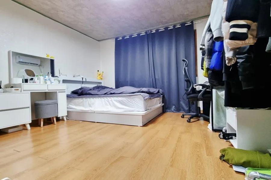Room image 6