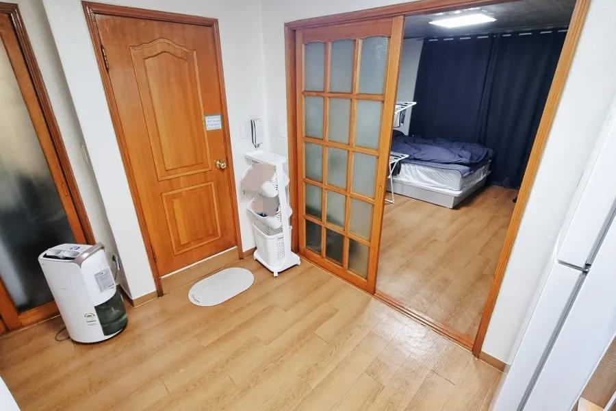 Room image 8