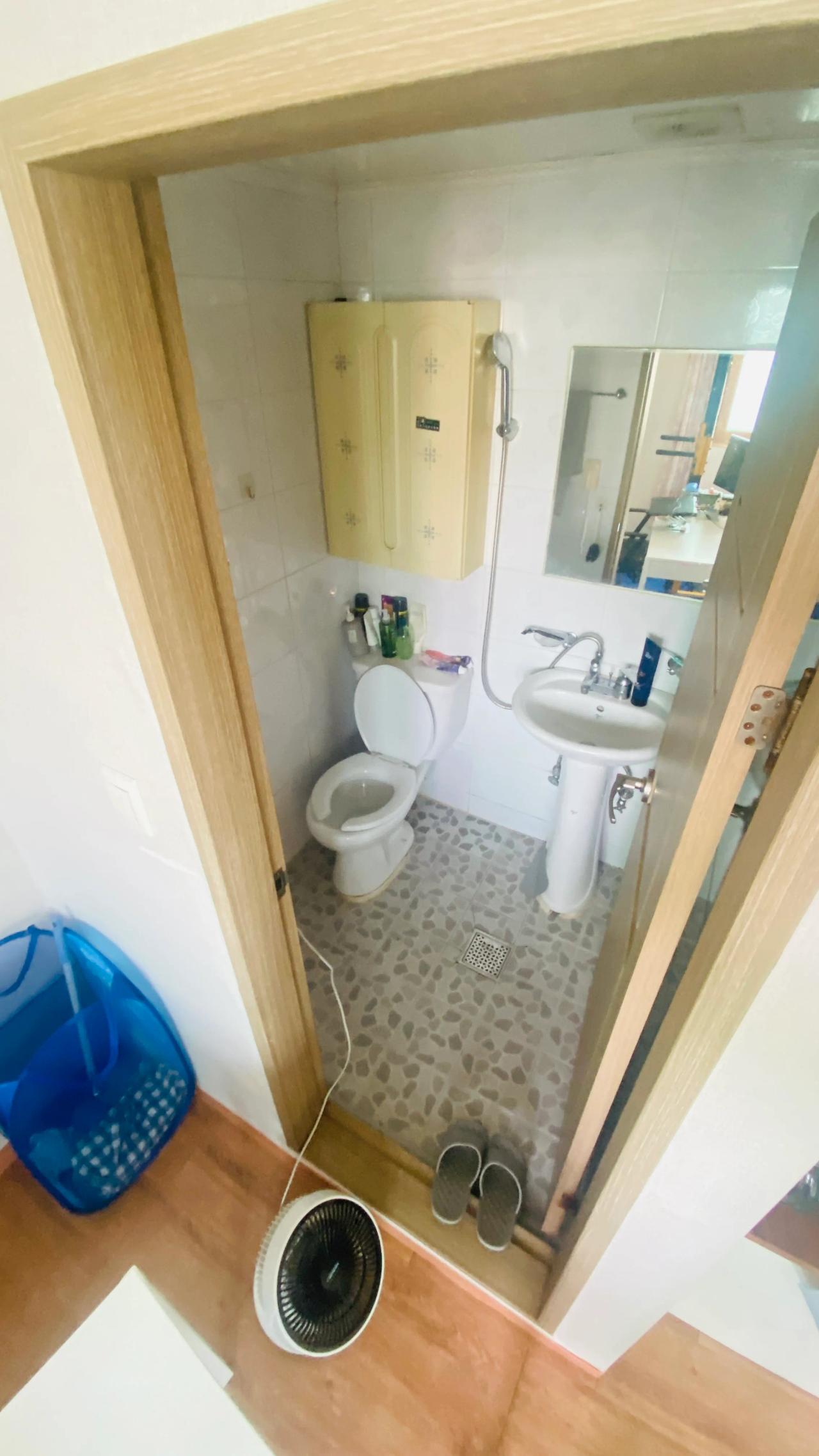 Room image 6