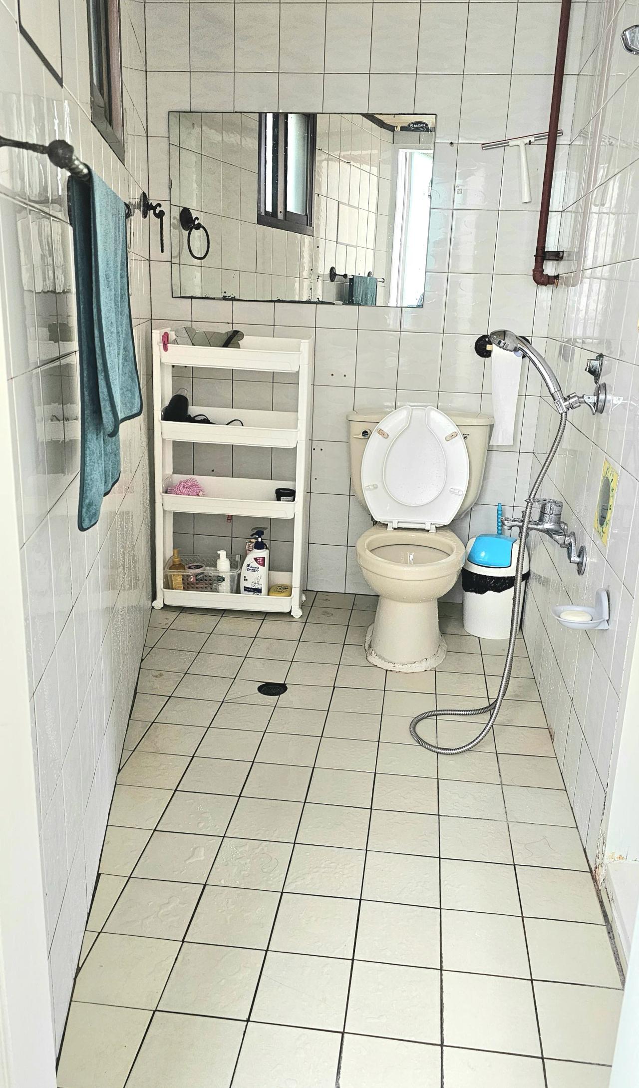 Room image 8