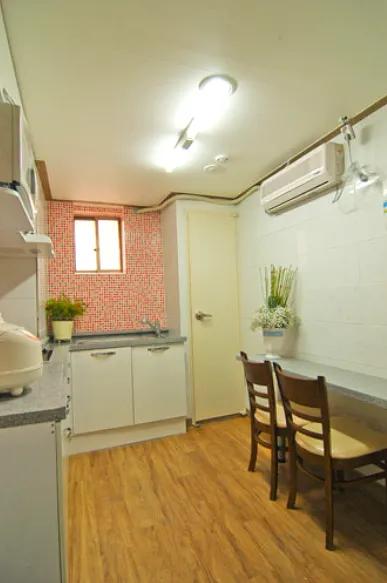 Room image 5