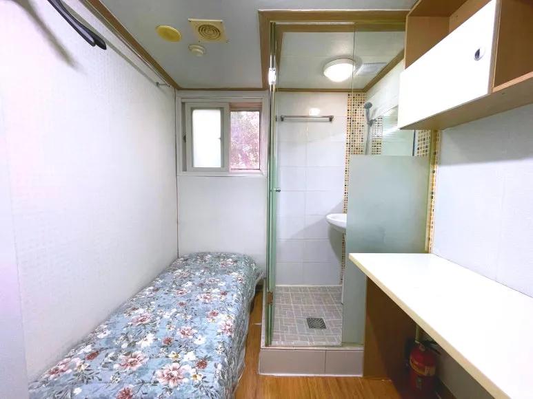 Room image 6
